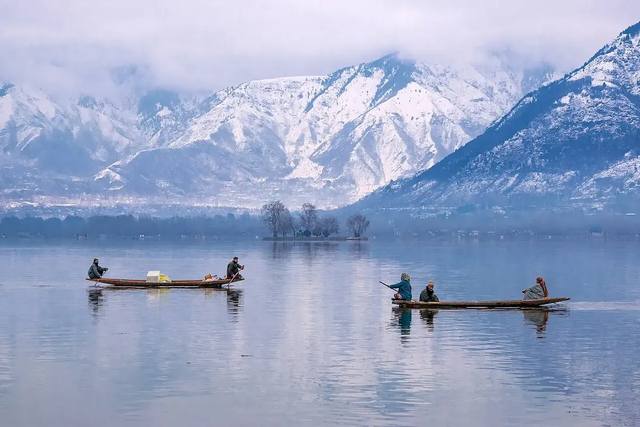 Kashmir Couple Journey with Houseboat Night travel experience