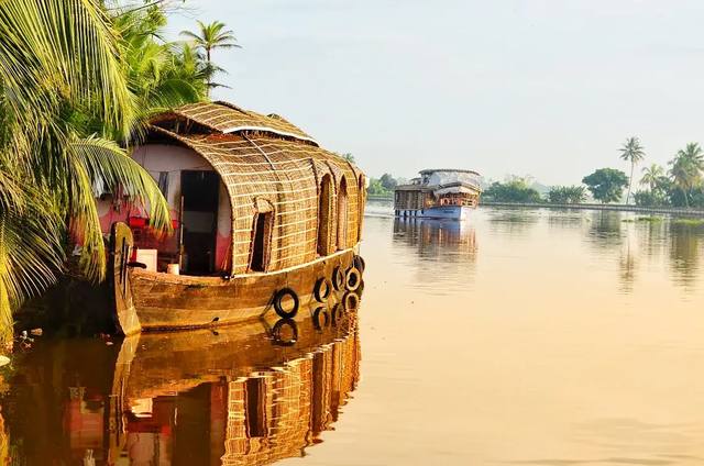 Kerala Waterfalls, Hills & Houseboat Journey travel experience